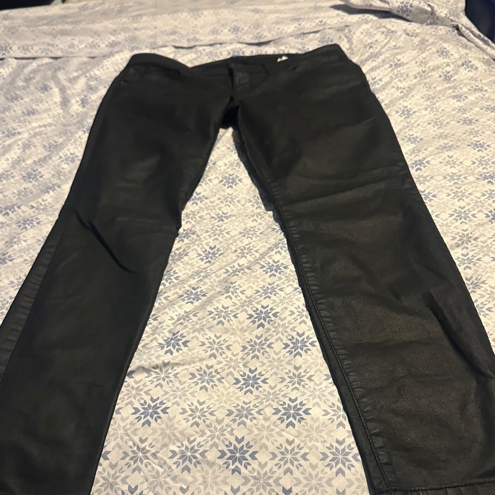 Guess Women's Straight Leg Jeans in Black